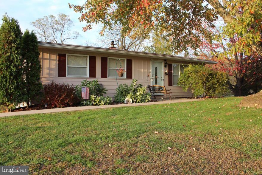 SOLID BUILT RANCH HOME ON 1.50+ ACRES RURAL LOT*UPDATED BATHROOM ON WITH MAIN LEVEL WITH GRANITE COUNTER TOP VANITY CERAMIC TILE SURROUND TUB/SHOWER*HUGE UPDATED LL FULL BATH WITH CERAMIC TILE FLRS AND SURROUND ON WHIRLPOOL TUB*MINUTES FROM SAFE HARBOR PARK, BOATING, FISHING, ETC.*HOME NEEDS SOME UPDATING AND FINISHING TOUCHES ON THE INSIDE AND SOME OUTSIDE MAINTENANCE BUT JUST COSMETIC*GREAT STARTER HOME OR INVESTMENT.