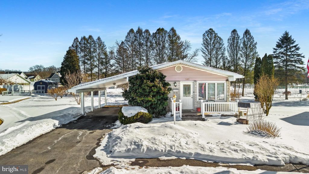 Photo of 107 Stonecrest Drive, MOOSIC, PA 18507 (MLS # PALW2000766)