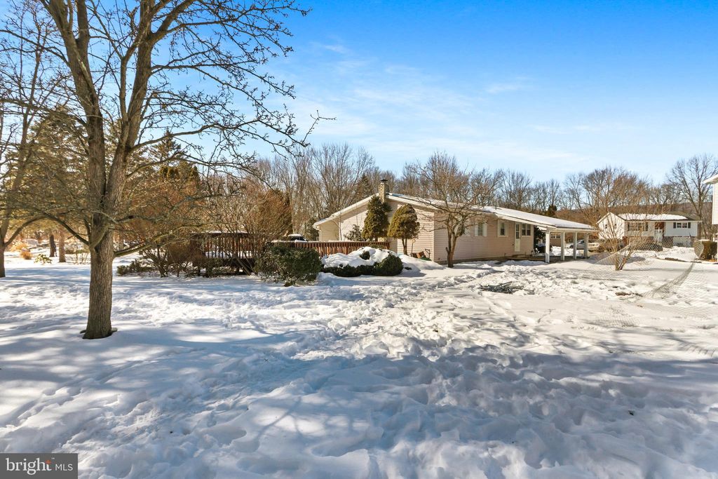 Photo of 107 Stonecrest Drive, MOOSIC, PA 18507 (MLS # PALW2000766)