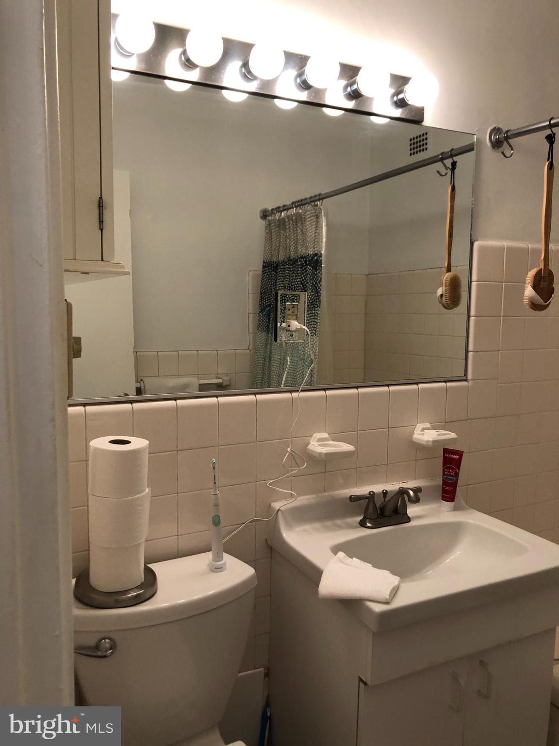 ART MUSEUM AREA - Residential Lease