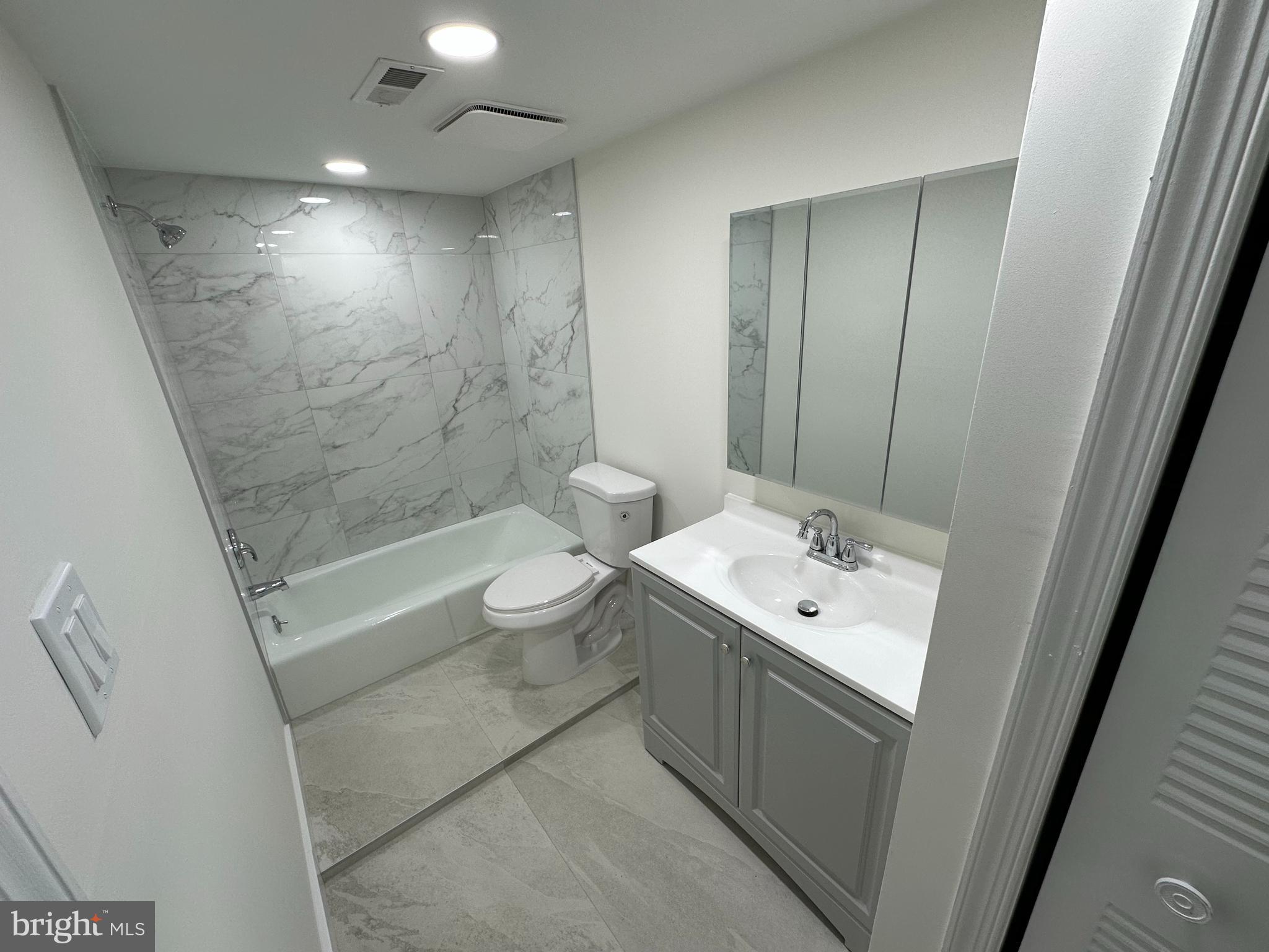 CHATHAM VIL OF TOW - Residential Lease