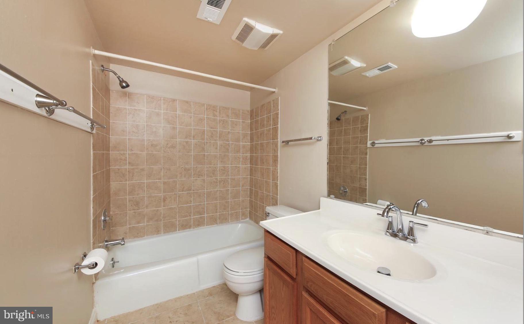 CHATHAM VIL OF TOW - Residential Lease