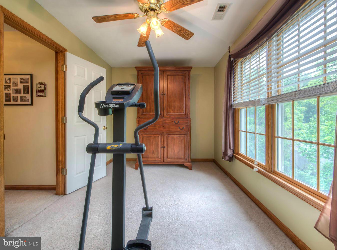 RIDGE POINTE - Residential