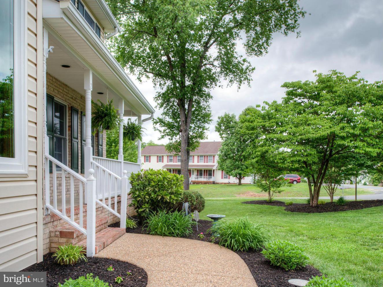 RIDGE POINTE - Residential