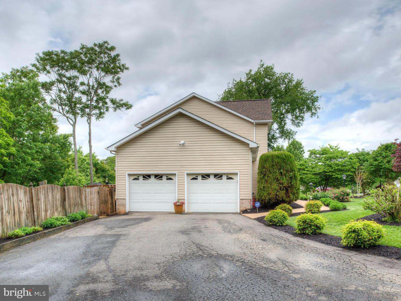 RIDGE POINTE - Residential