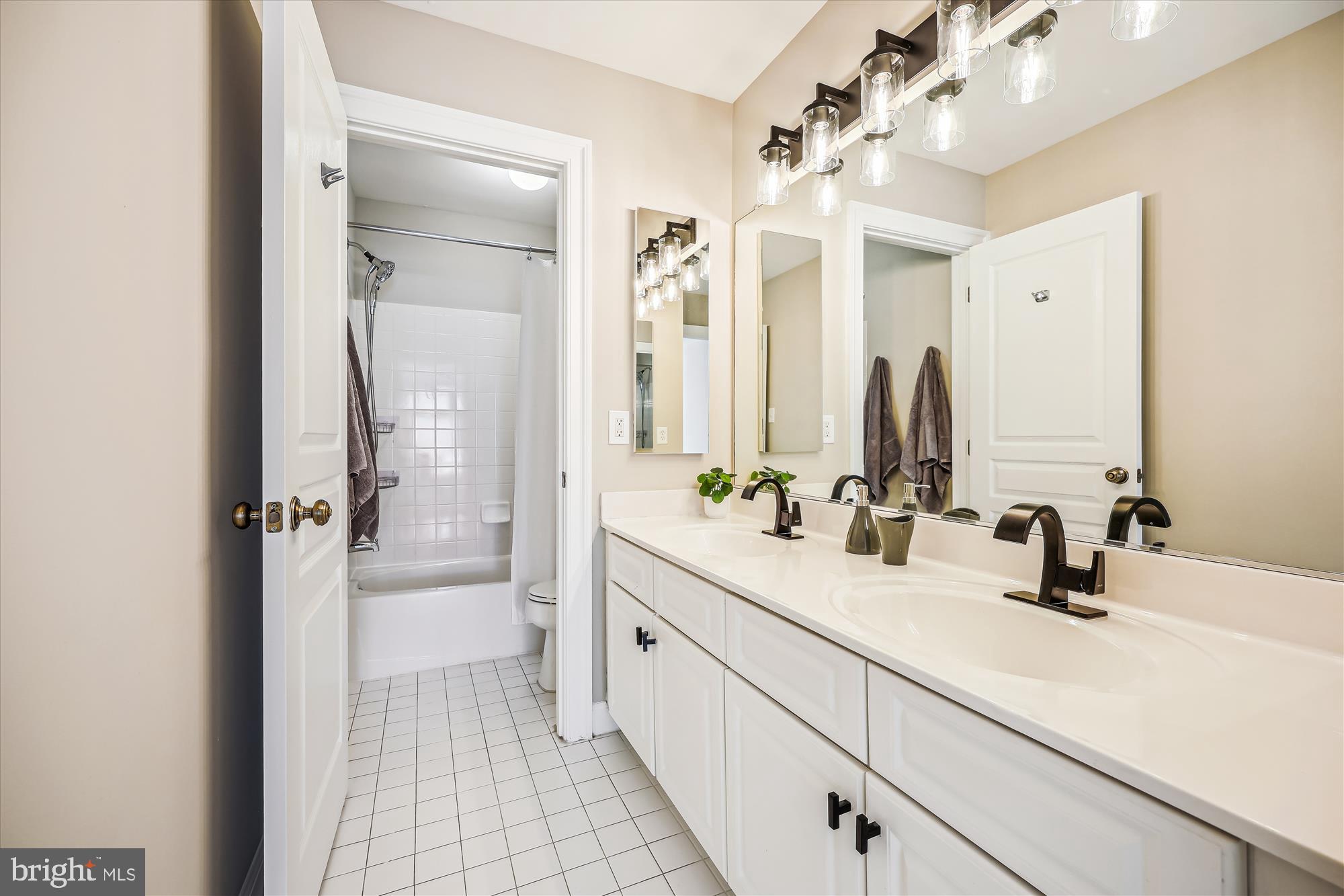 KING FARM WATKINS POND - Residential