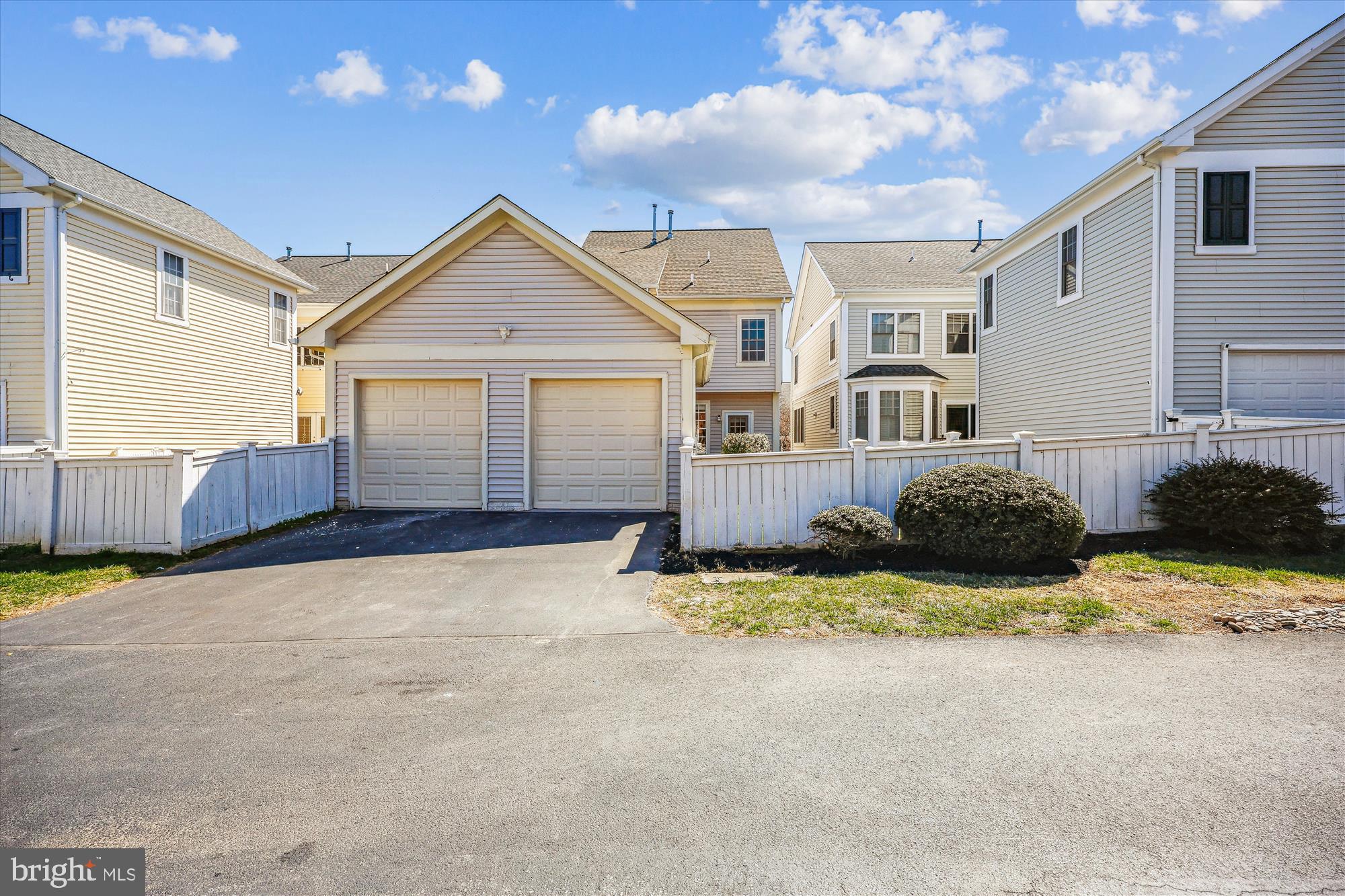 KING FARM WATKINS POND - Residential