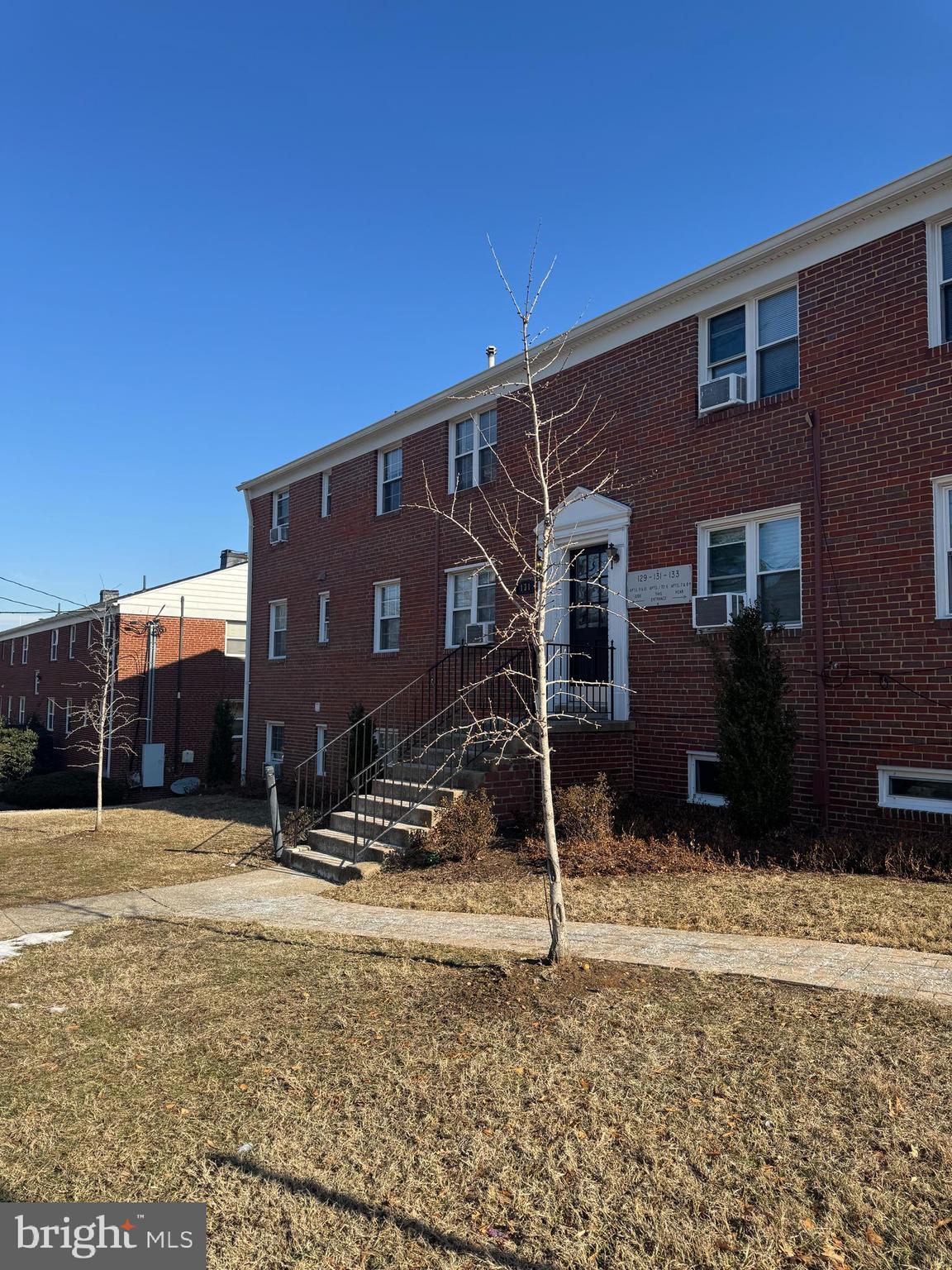 131 S COURTHOUSE ROAD 6
