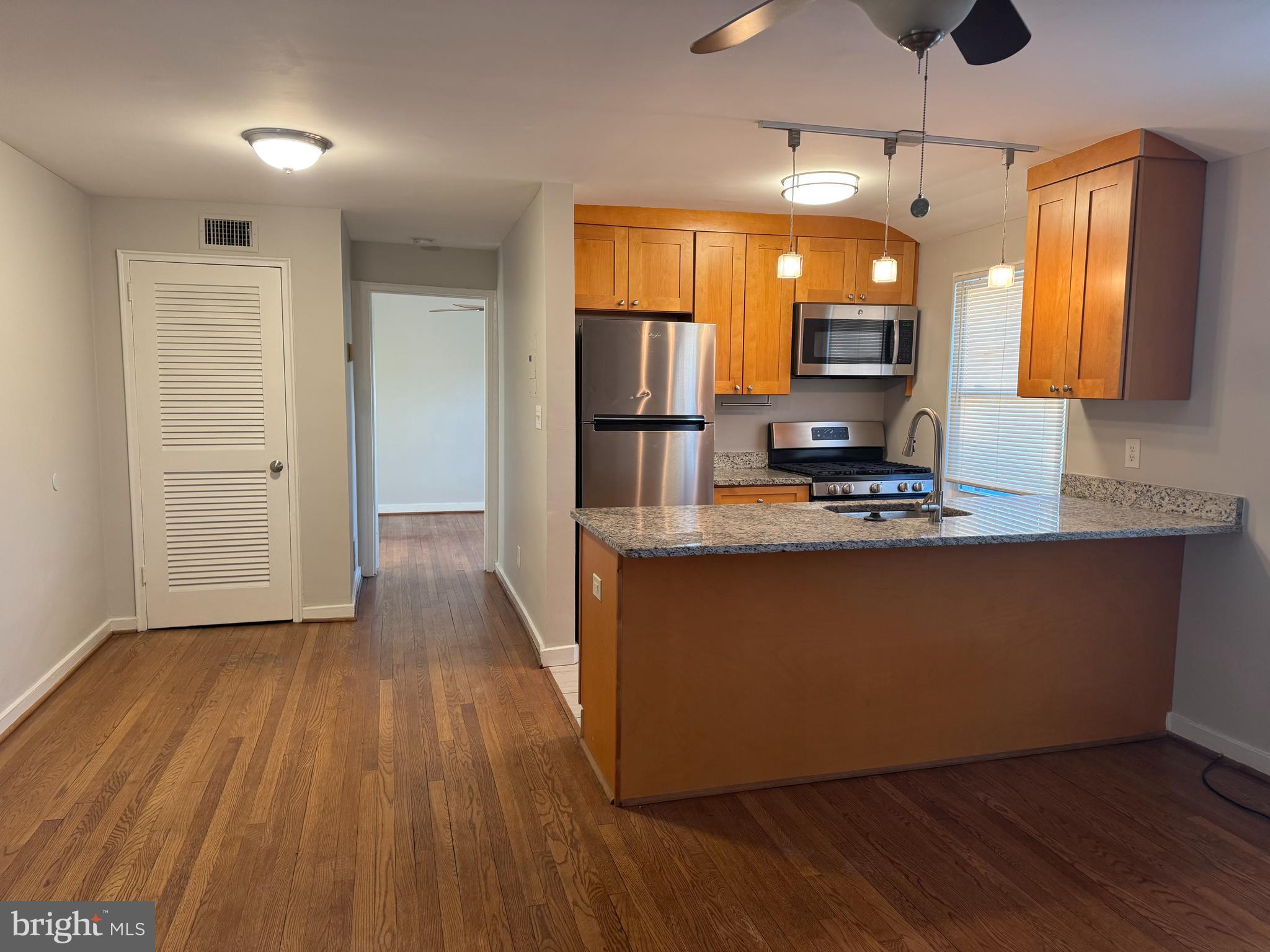 131 S COURTHOUSE ROAD 6