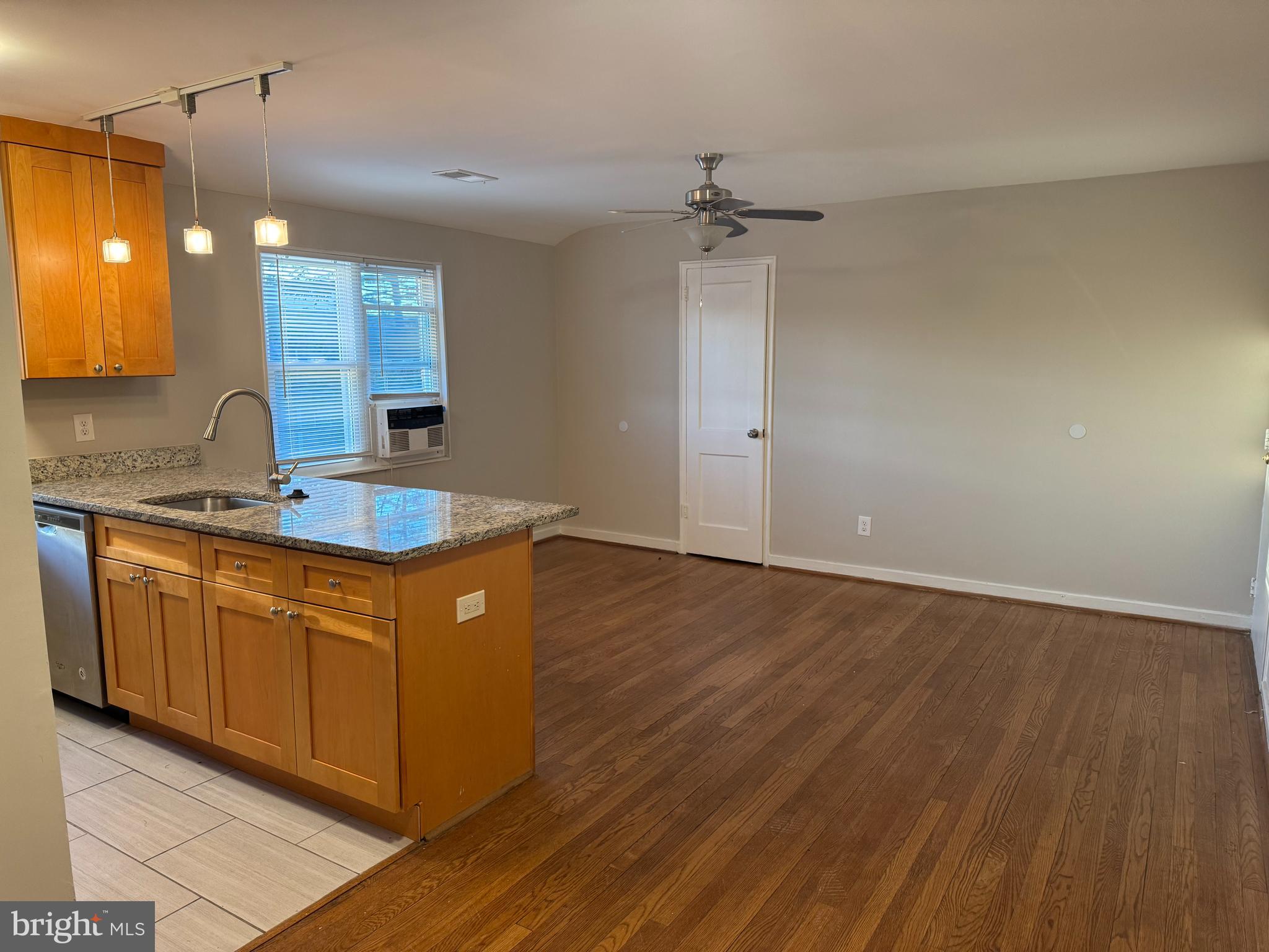 131 S COURTHOUSE ROAD 6
