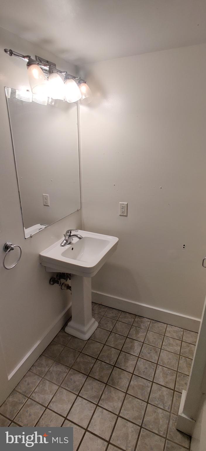 RIVERSIDE PARK - Residential Lease