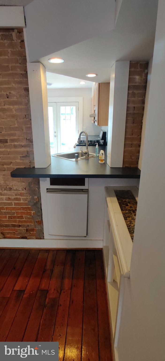 RIVERSIDE PARK - Residential Lease