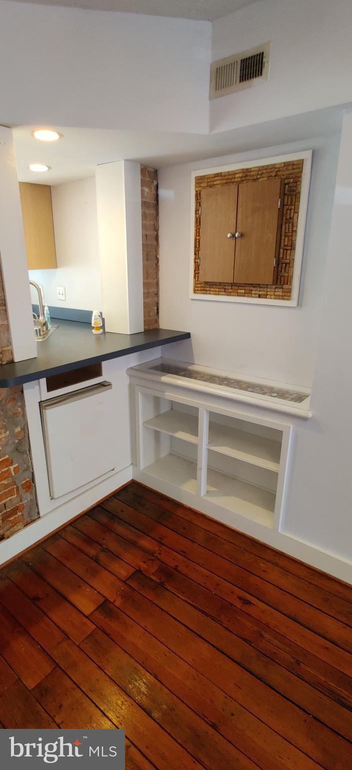 RIVERSIDE PARK - Residential Lease