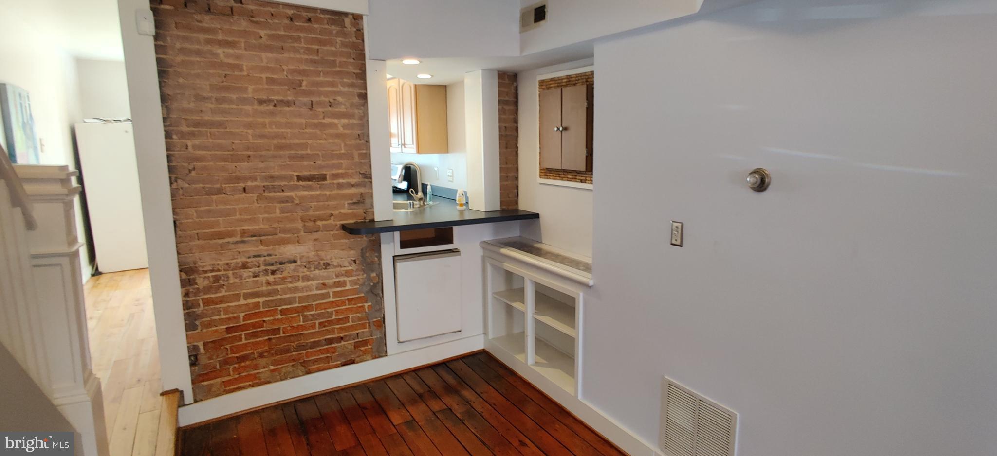 RIVERSIDE PARK - Residential Lease