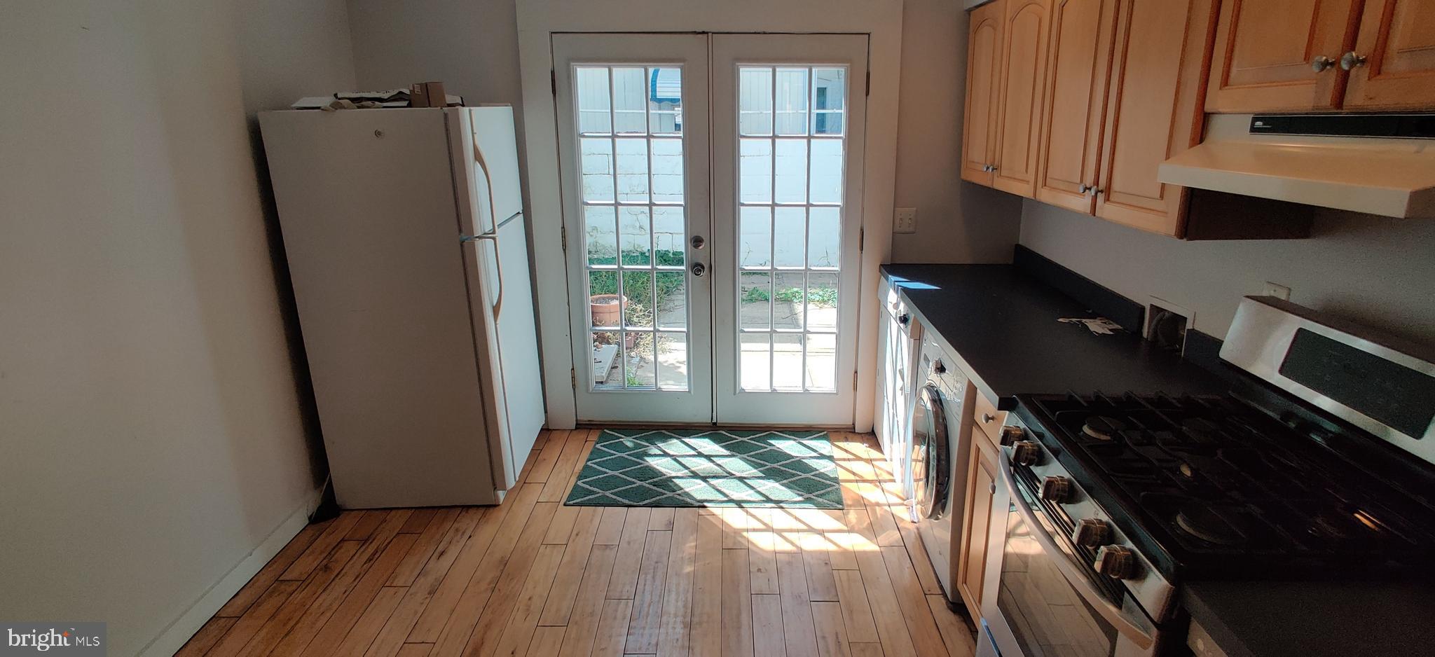 RIVERSIDE PARK - Residential Lease