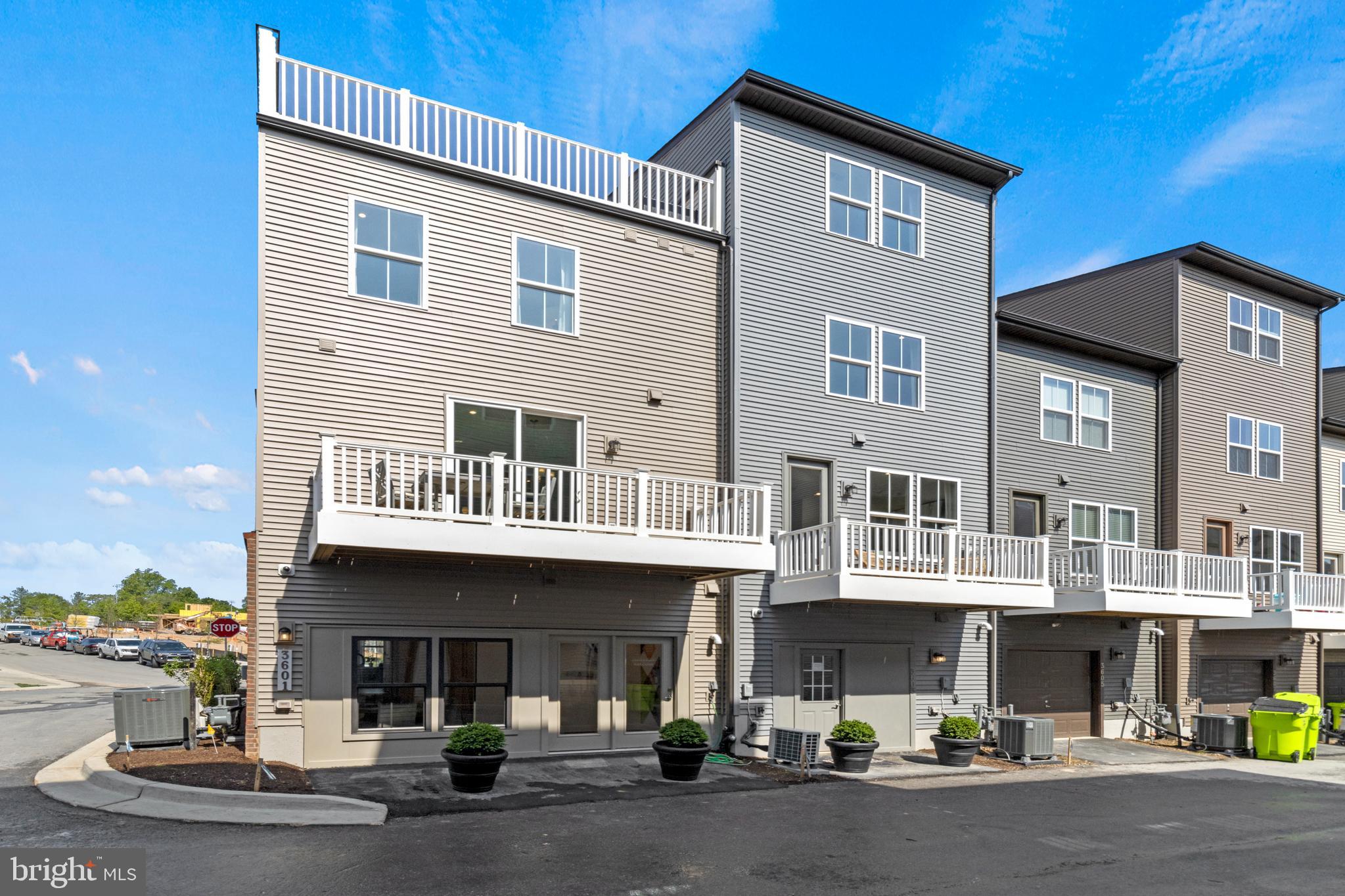 GATEWAY WEST - Residential