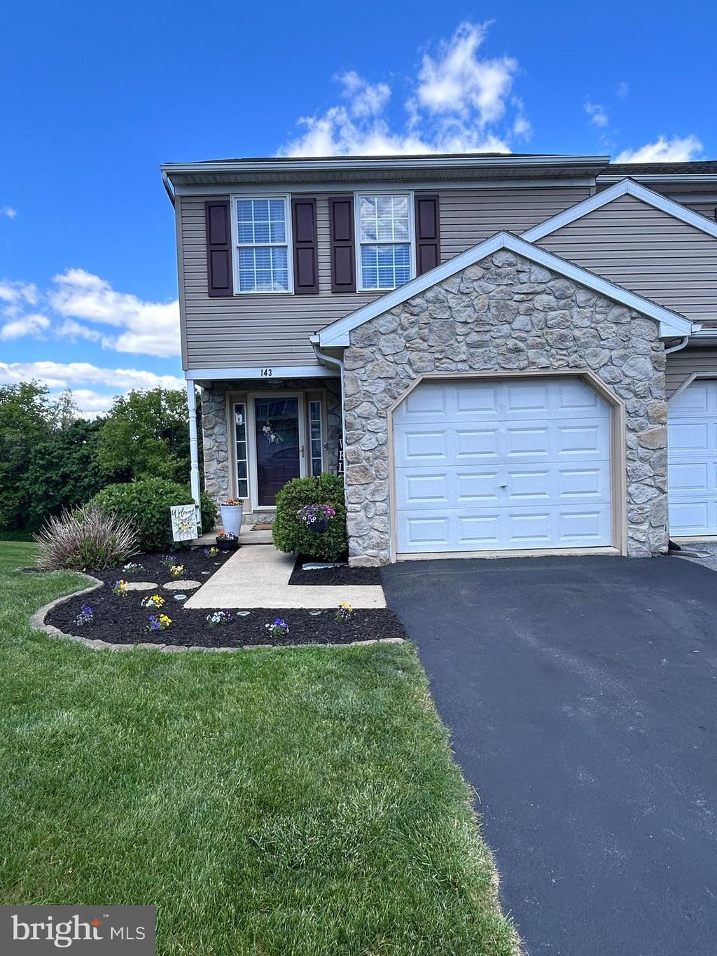 Photo of 143 Acorn Lane, MOUNTVILLE, PA 17554 (MLS # PALA2086712)