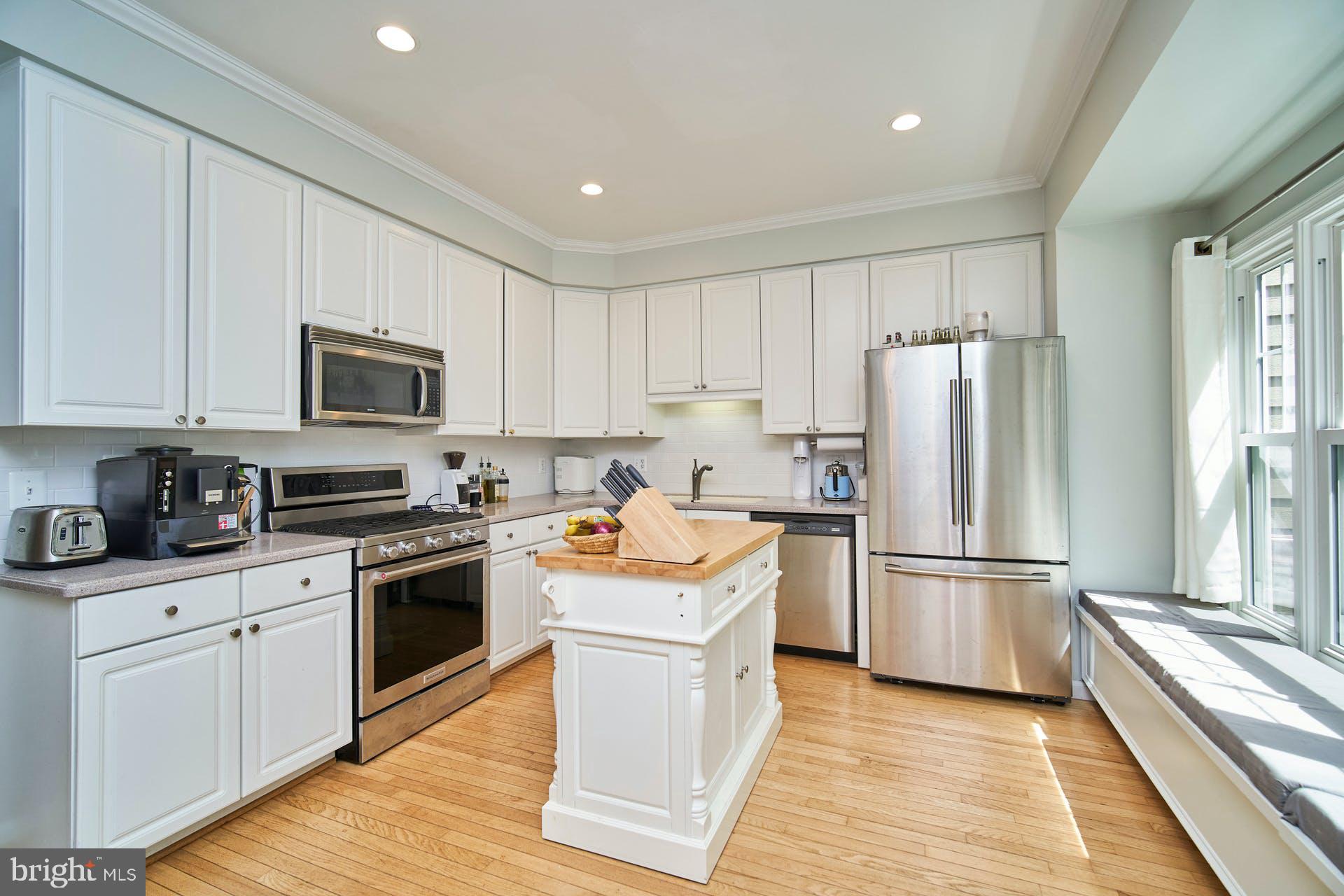 1230 WEATHERSTONE COURT