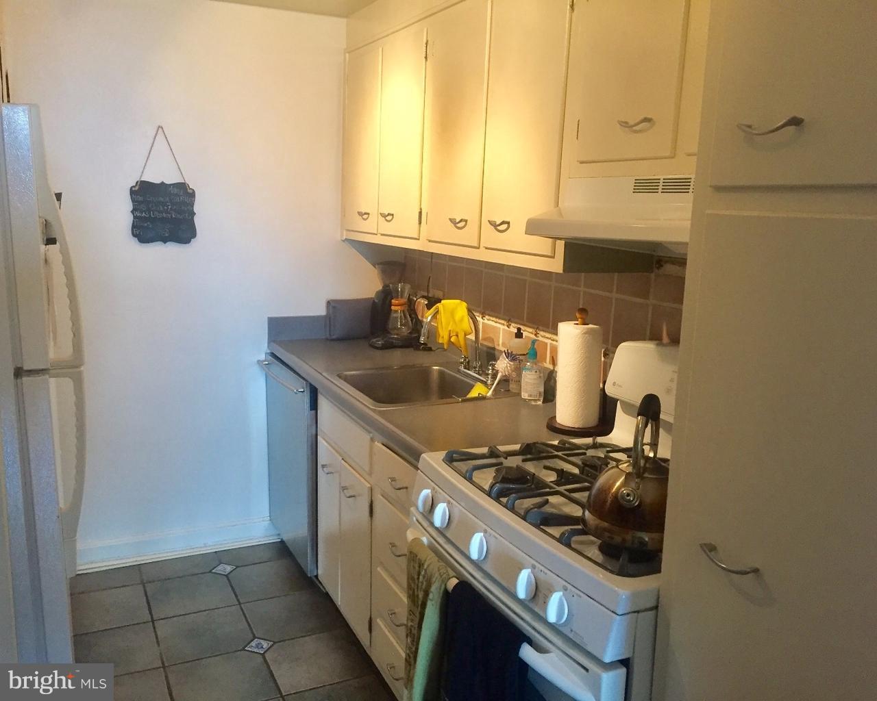 WASHINGTON SQ - Residential Lease