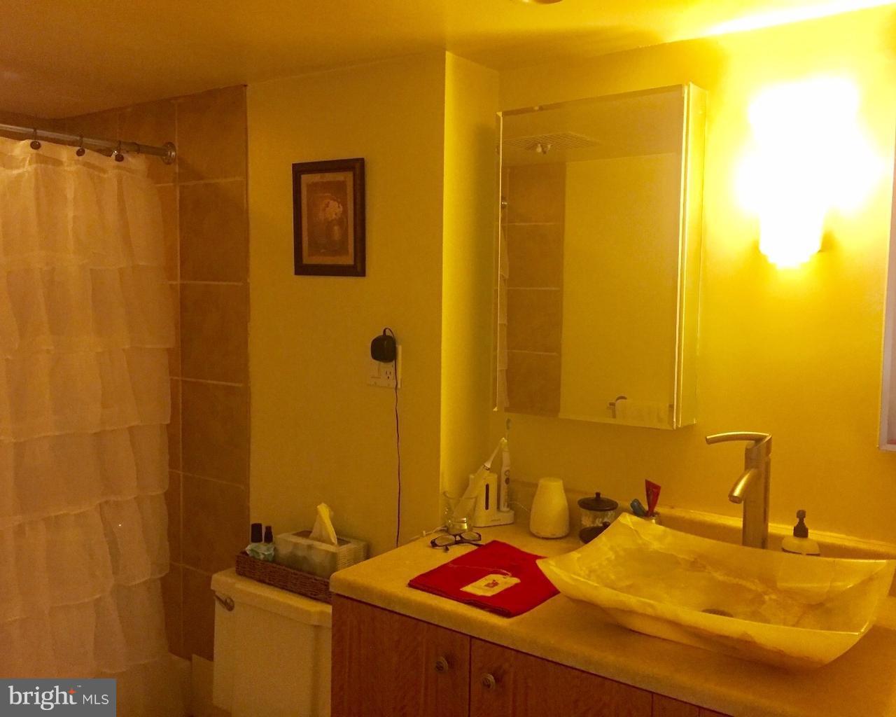 WASHINGTON SQ - Residential Lease