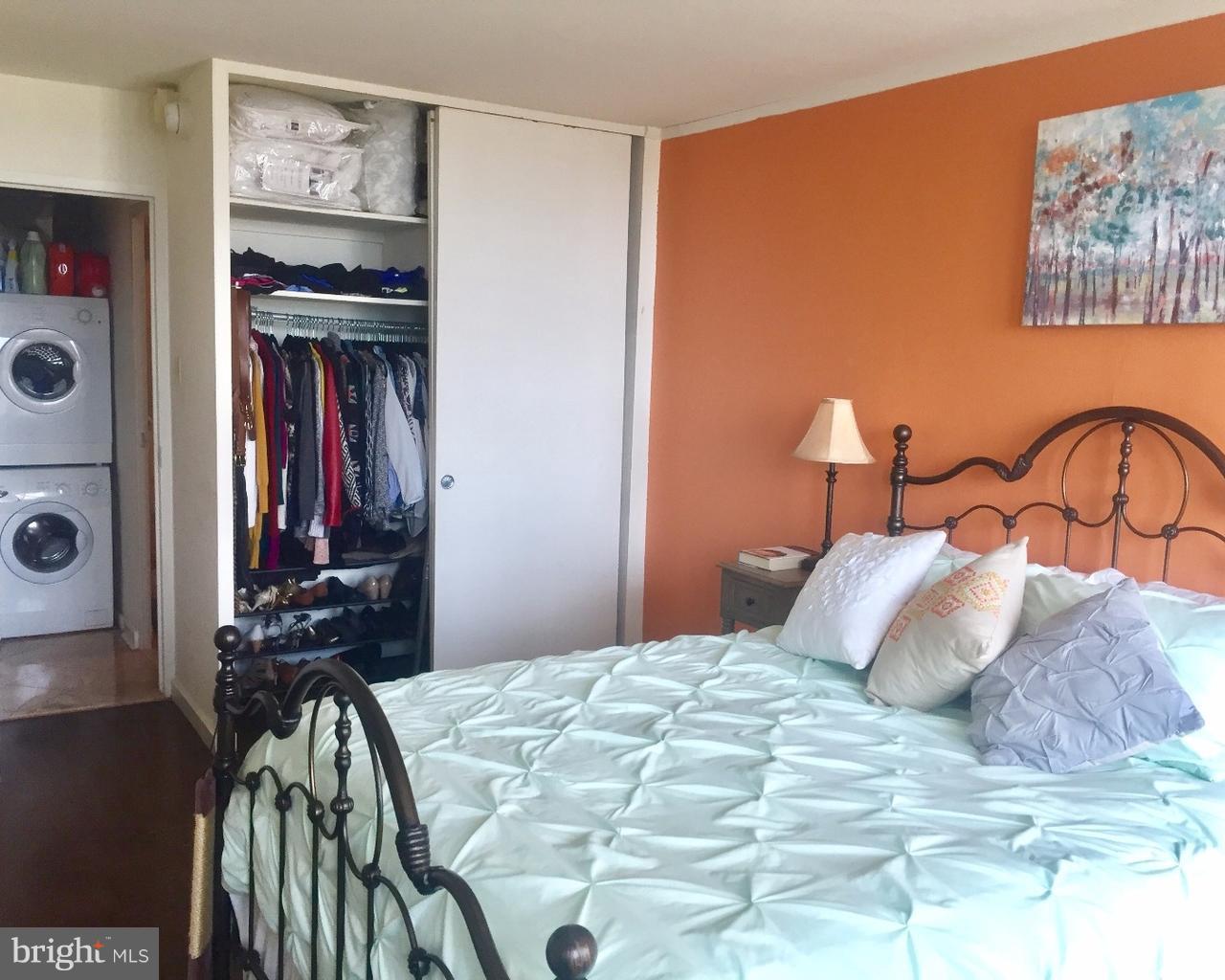 WASHINGTON SQ - Residential Lease