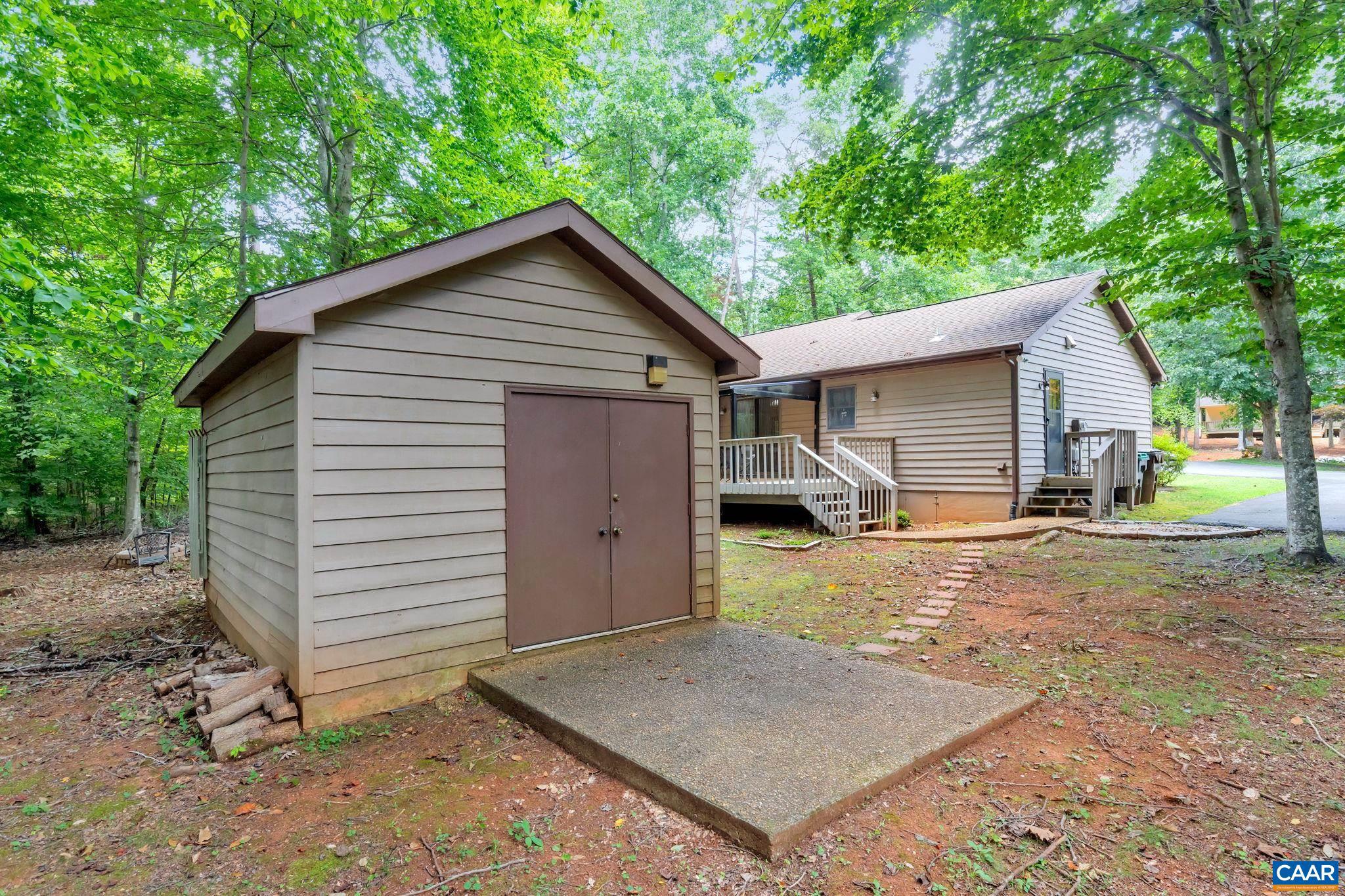 LAKE MONTICELLO - Residential