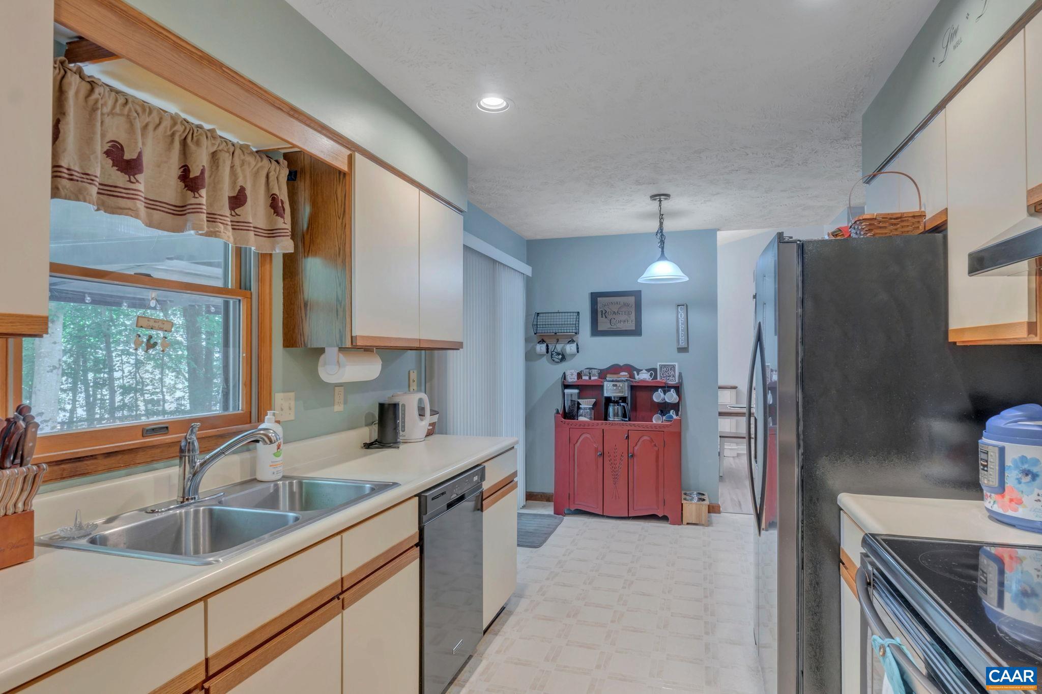 LAKE MONTICELLO - Residential