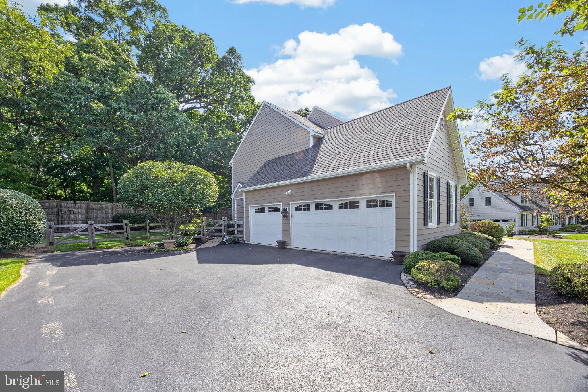 1005 HIDDEN HOLLOW LANE