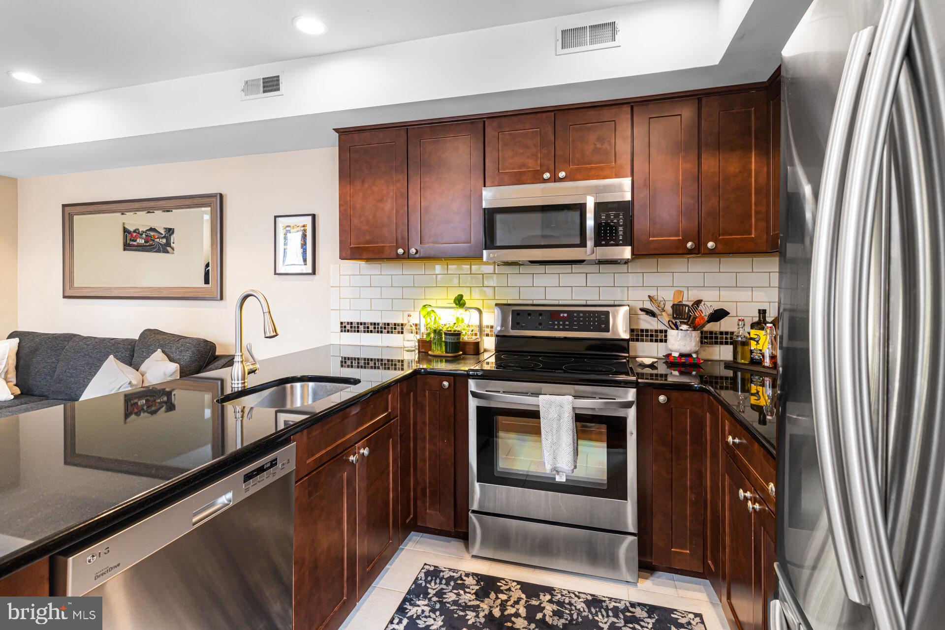 NORTHERN LIBERTIES - Commercial Sale