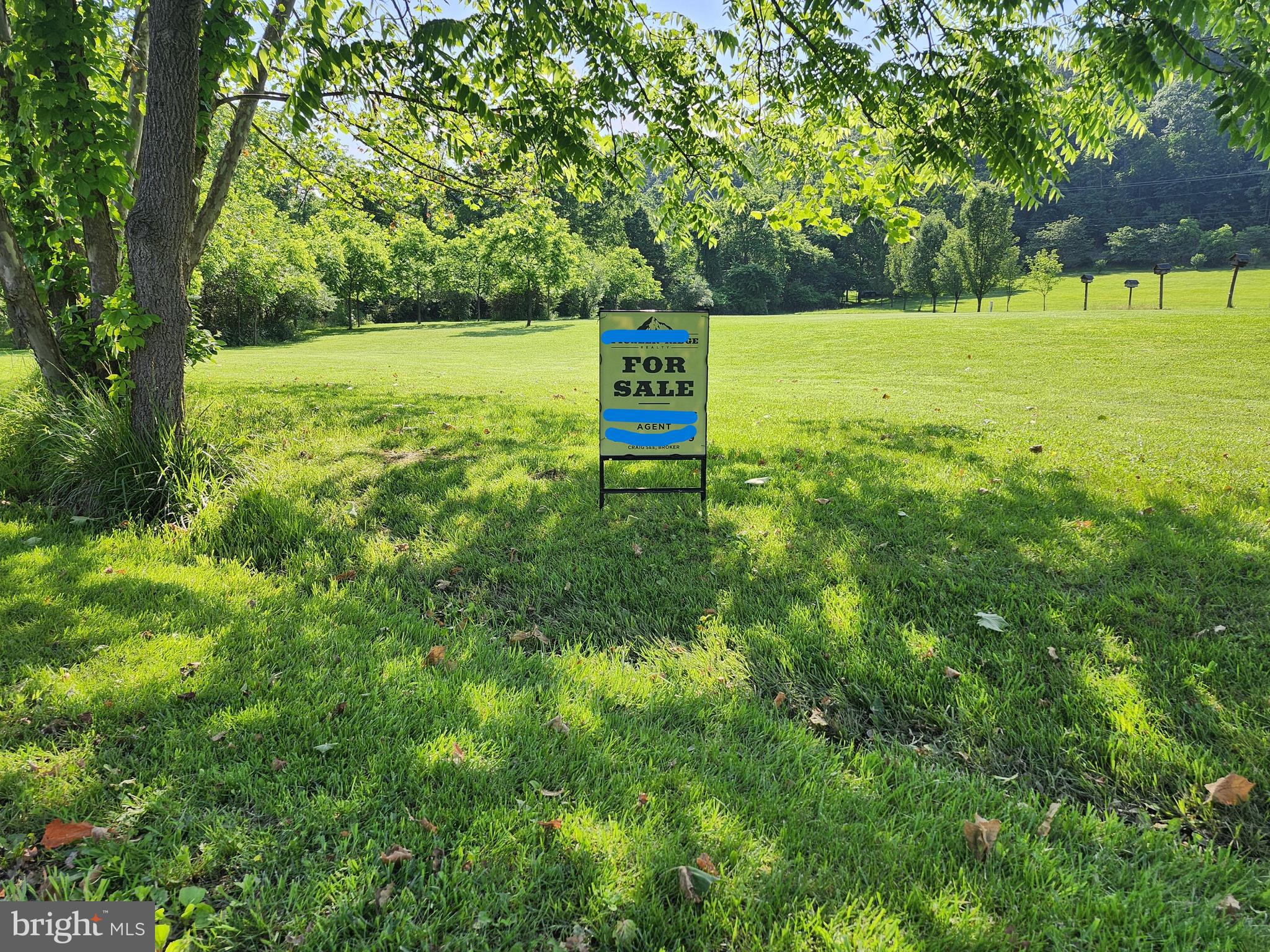 NORTH RIVER RUN - Land