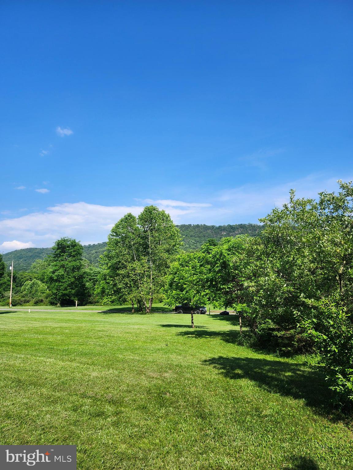 NORTH RIVER RUN - Land