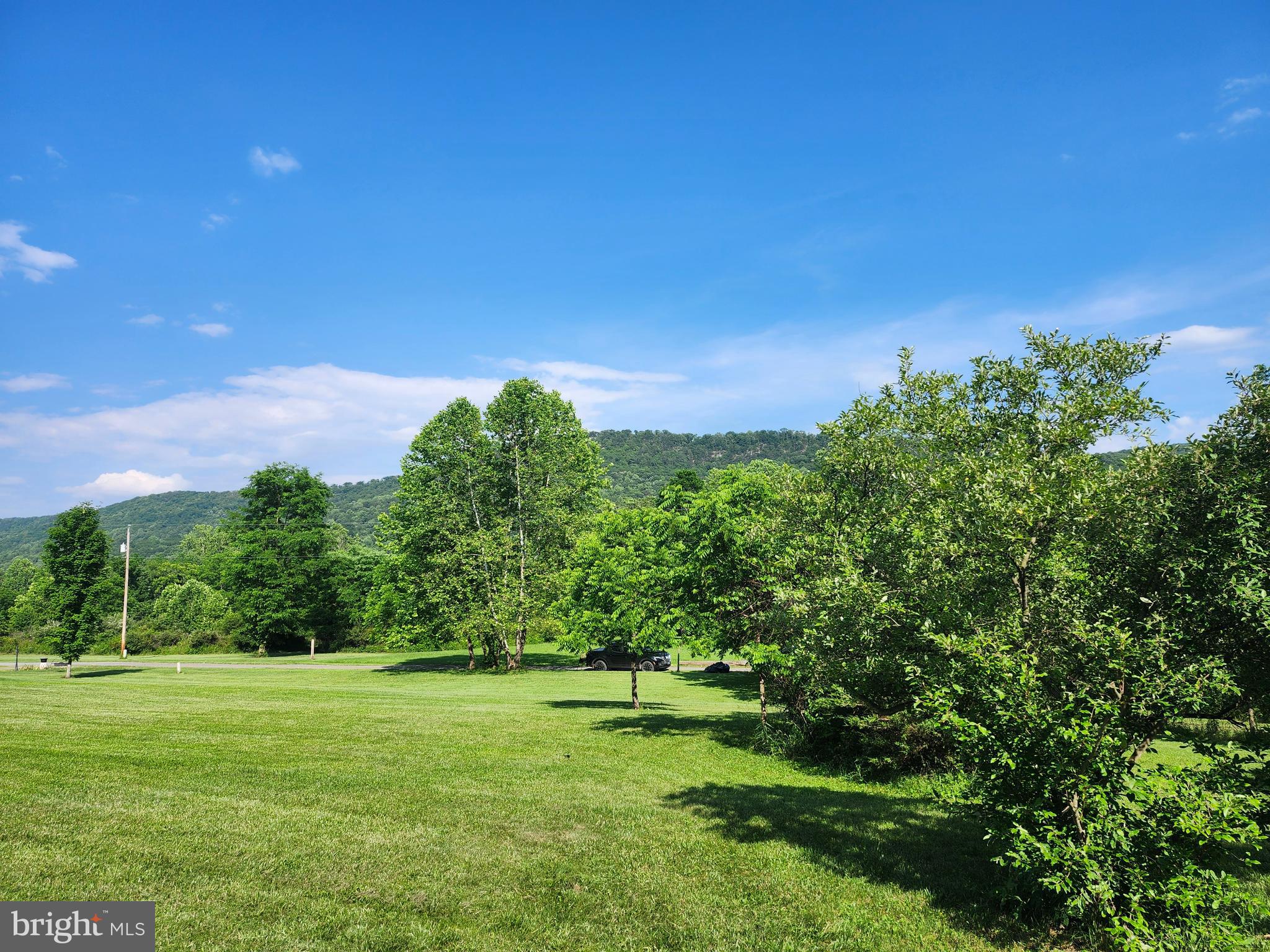 NORTH RIVER RUN - Land