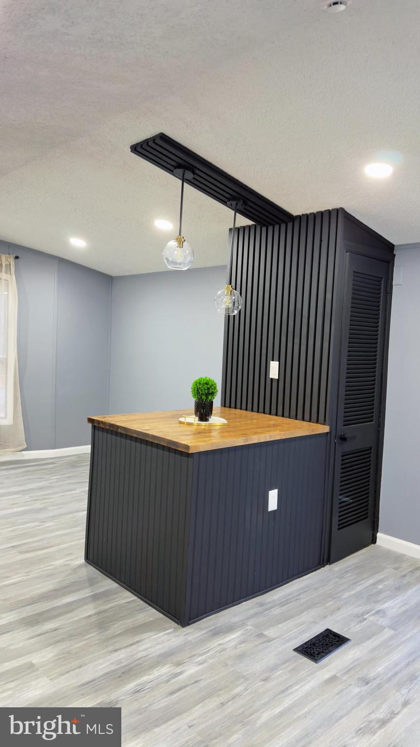 BUSH RIVER MANOR - Residential