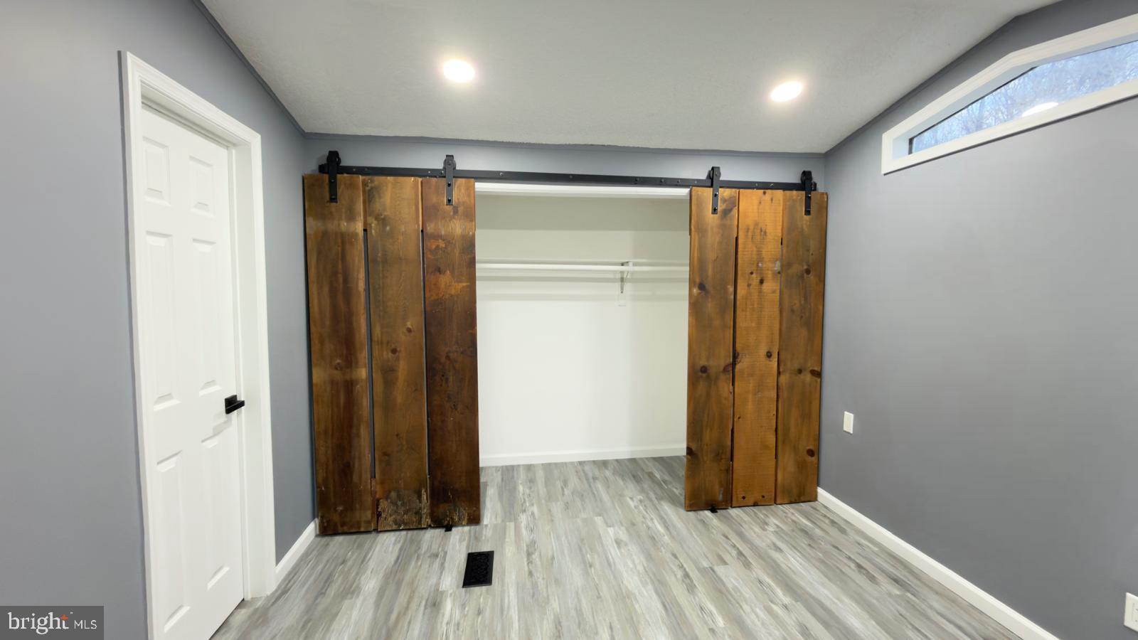 BUSH RIVER MANOR - Residential