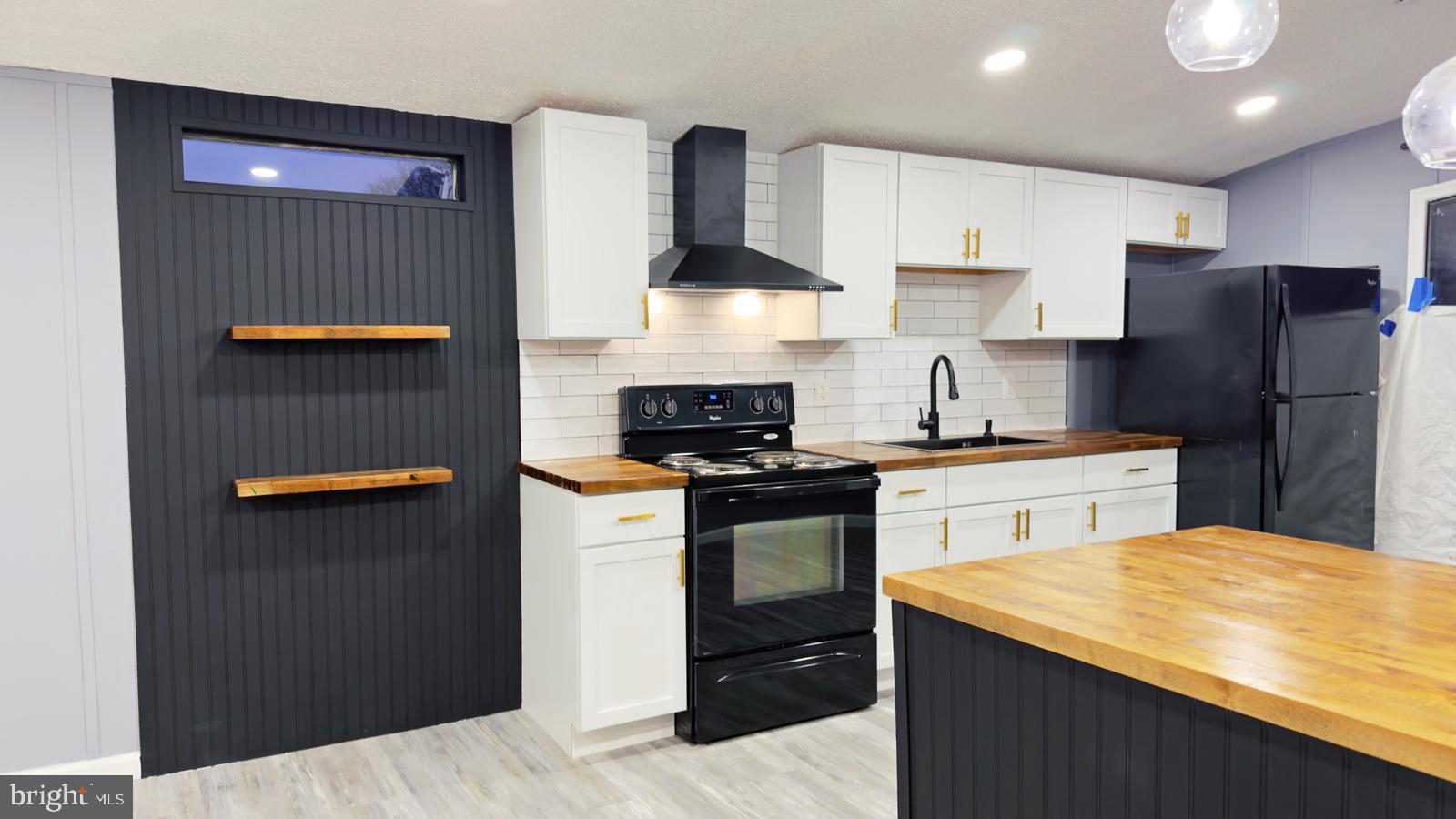 BUSH RIVER MANOR - Residential