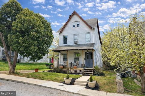 Photo of 146 S 5th Avenue, COATESVILLE, PA 19320 (MLS # PACT2122336)