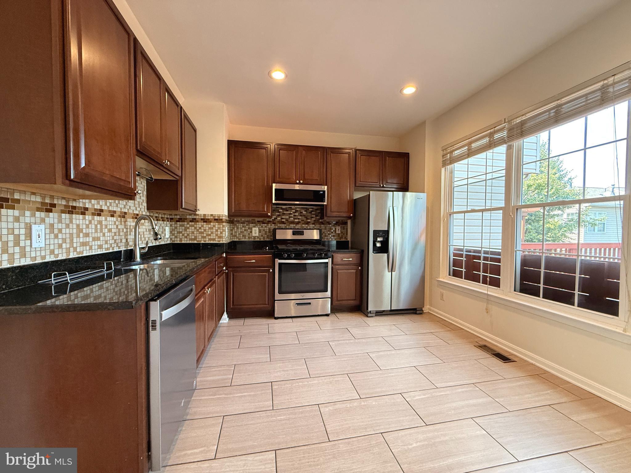 DOMINION STATION - Residential Lease