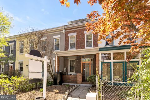 Photo of 1529 C Street SE, WASHINGTON, DC 20003 (MLS # DCDC2250114)