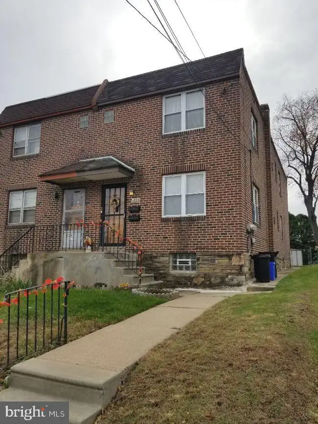 1822 Rhawn St, Philadelphia, PA 19111