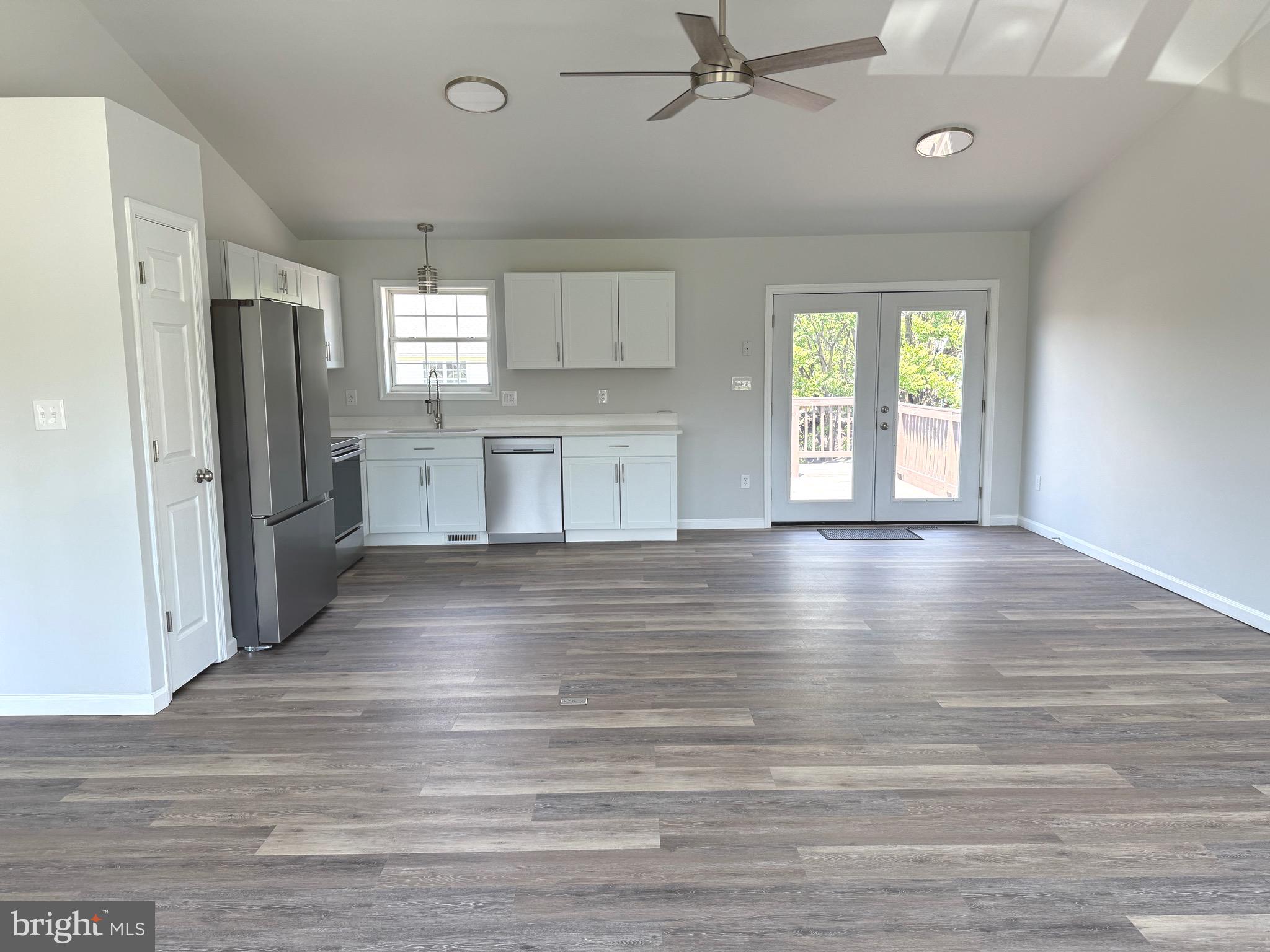 SYCAMORE VILLAGE - Residential