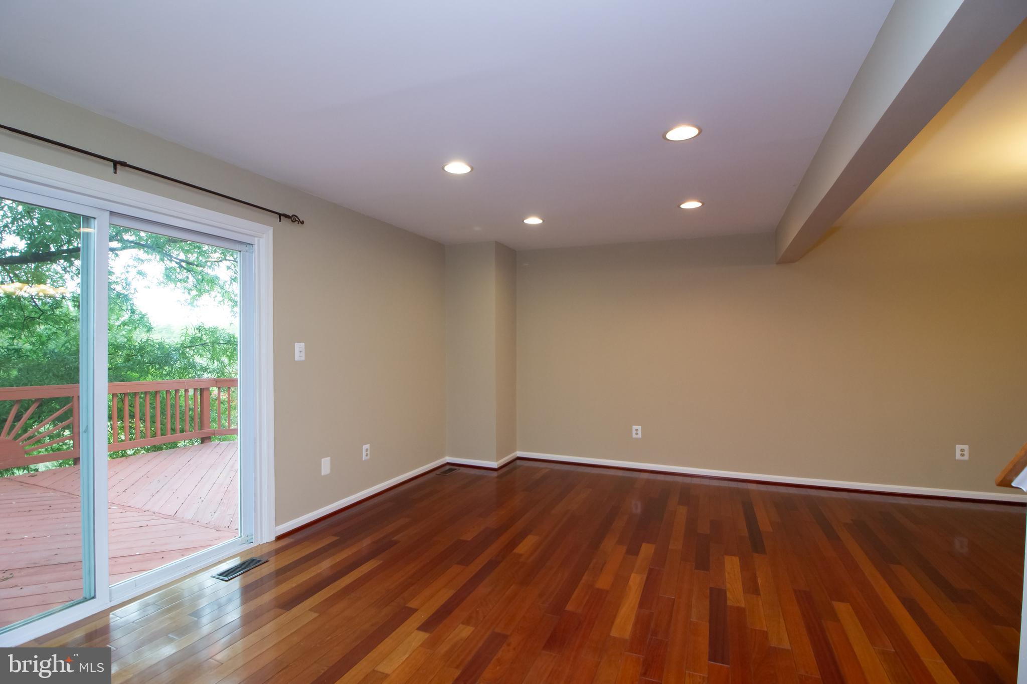 TOLL HOUSE - Residential