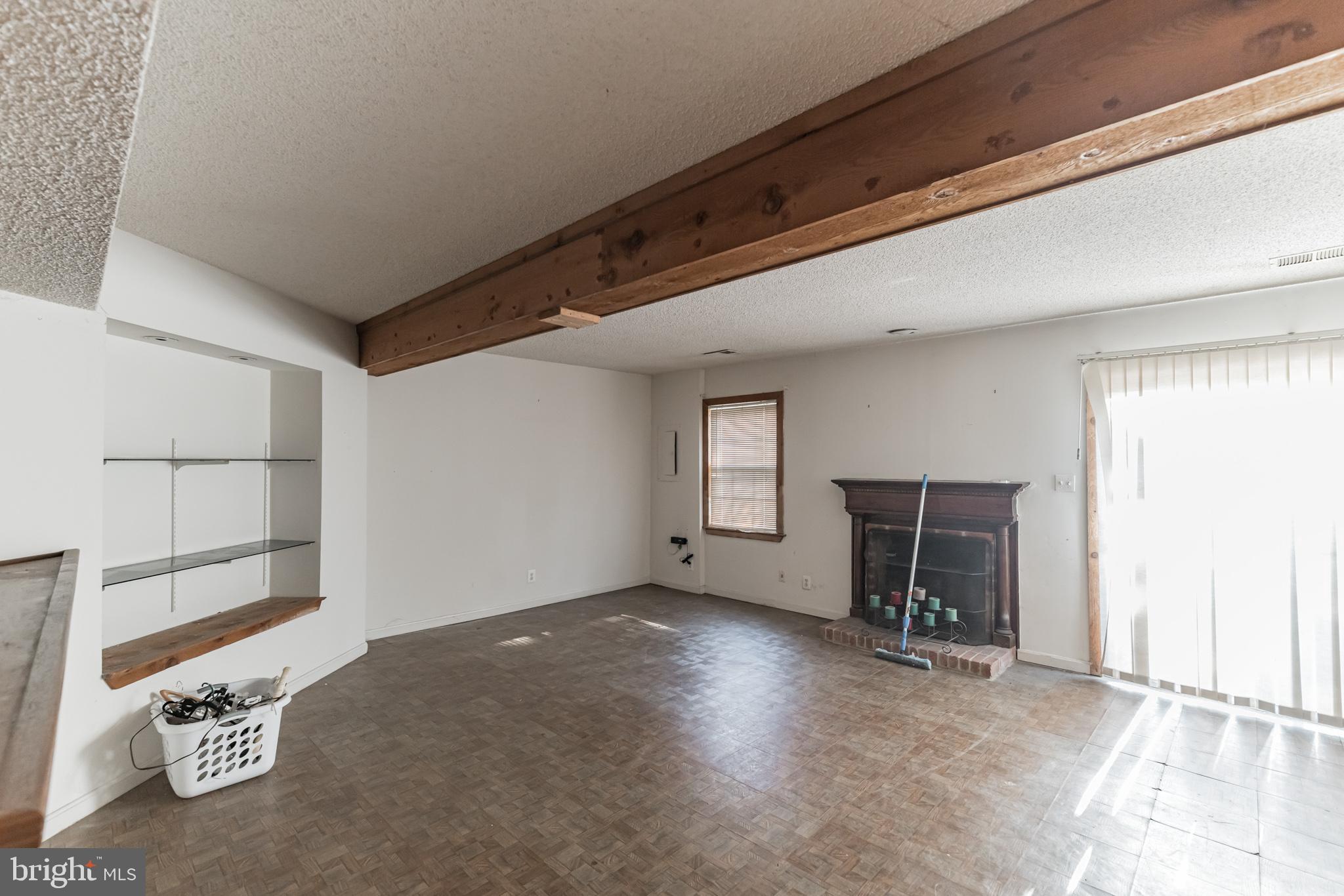 COUNTRY CREEK - Residential