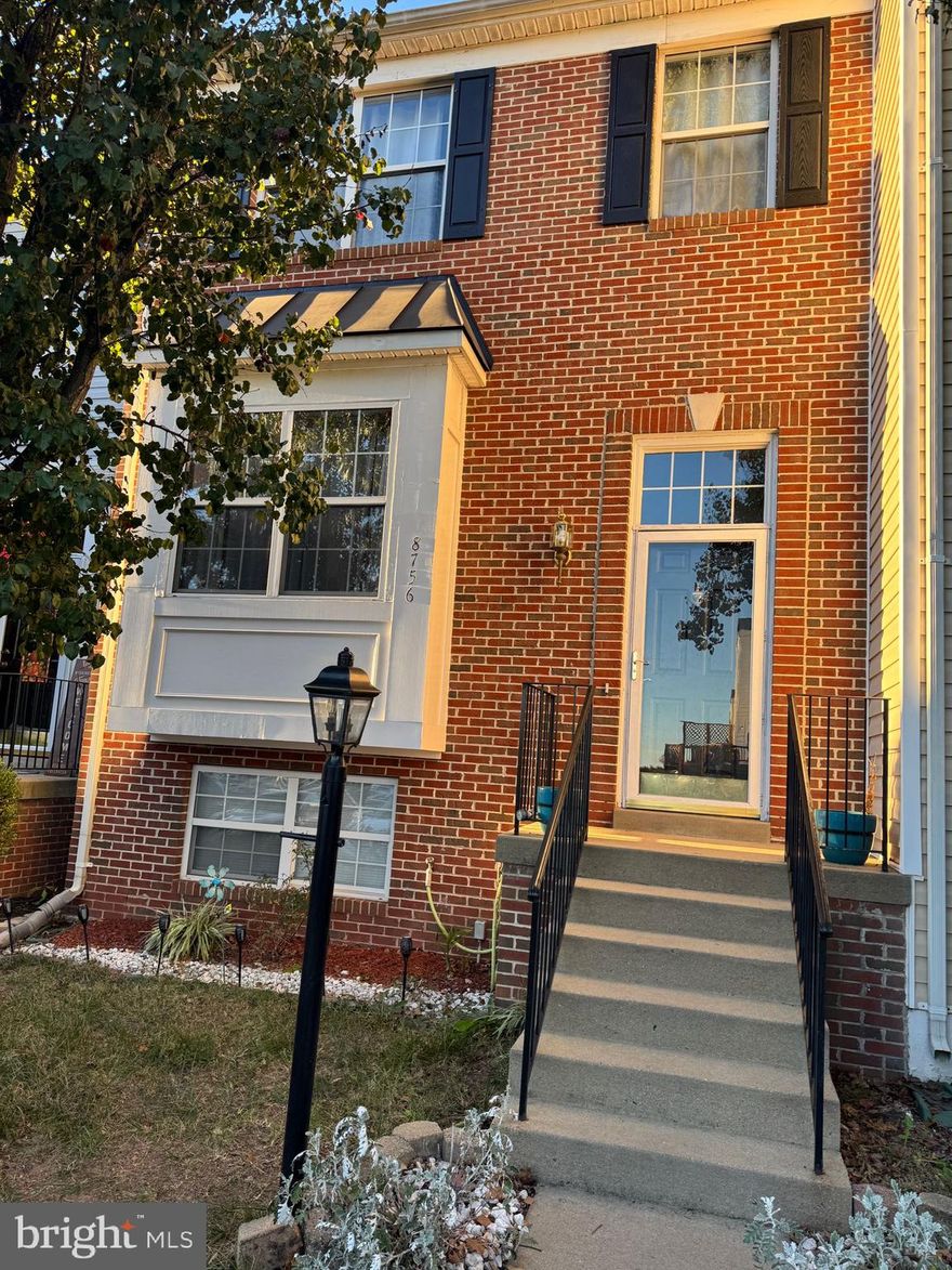 3 FINISHED LEVELS W/BUMP OUTS. HDWD FOYER, KIT & BREAKFAST RM. 42" CABINETS, BUILT IN SHELVING, SUN FILLED BREAKFAST RM.W/WALKOUT TO 19X12 CUSTOM BUILT DECK. MBR W/SIT RM,LUX BA & WALK-IN CLOSET. LL IS NEWLY FINISHED (7/04)W/FAM.RM 4TH BEDRM & FULL BA W/MARBLE TILE & WORK SHOP! W/O TO FENCED YD. BAY WIN IN LIVING RM.