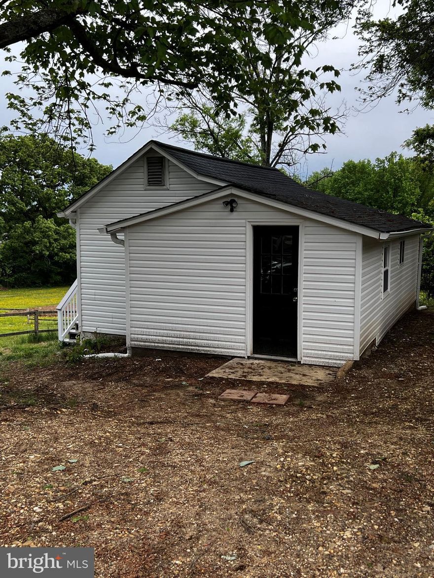 Cute 1 bedroom. 1 bath detached house located in Upper Marlboro.  Lots of land, quiet area.  Open floor plan, stainless steel appliances.  Washer and Dryer.   Luxury vinyl flooring.  Lots of privacy.  Located on flag lot behind main house.  Call helpful agent with questions.