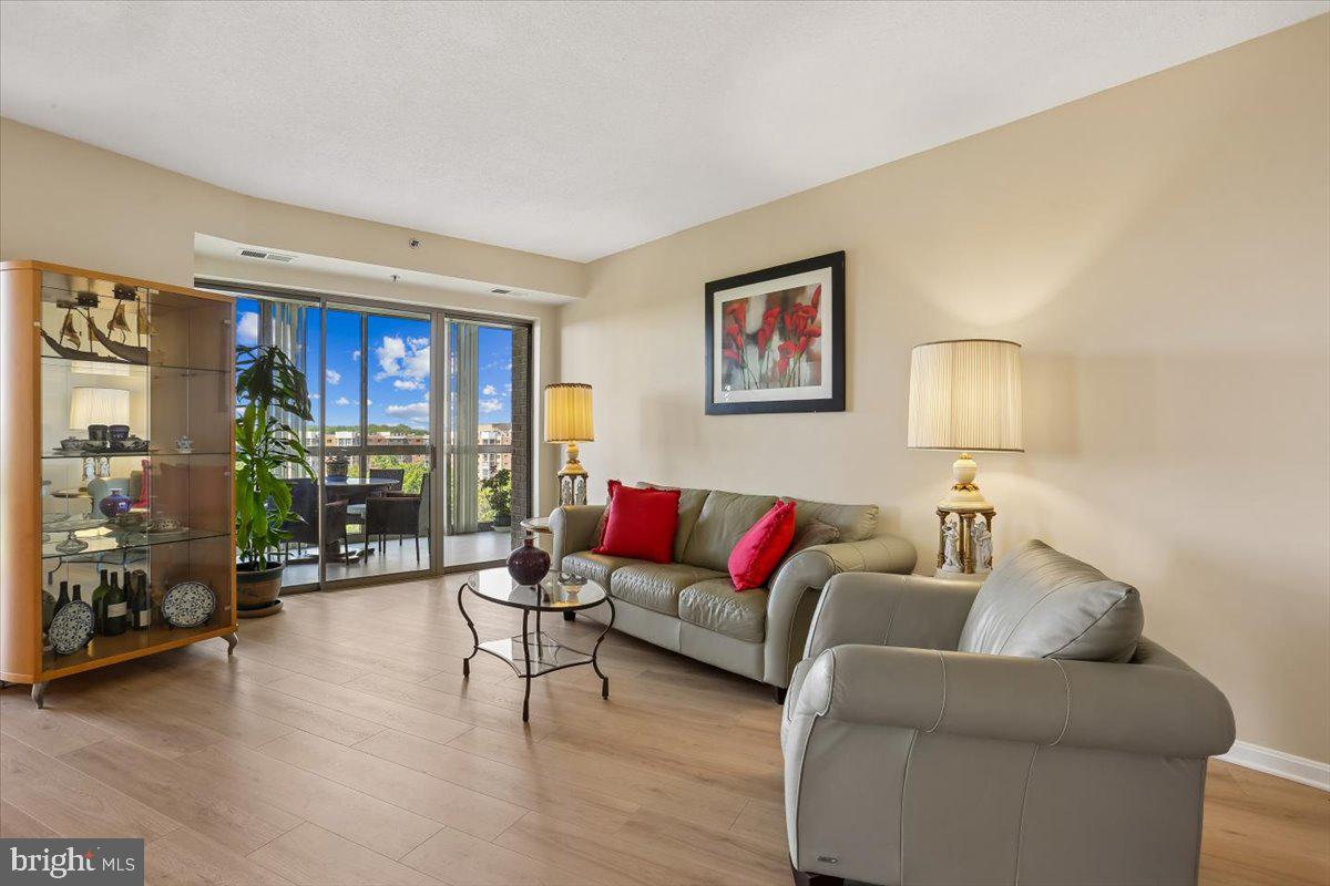LEISURE WORLD - Residential