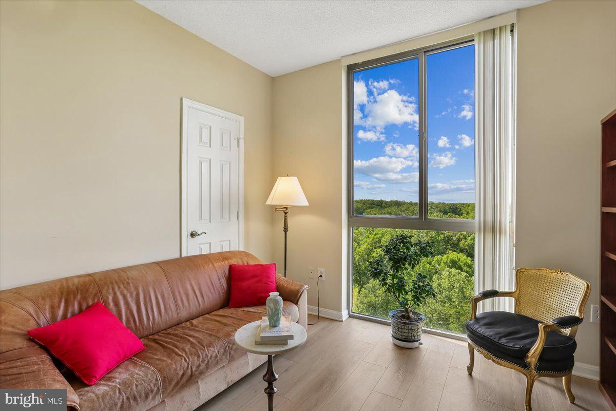 LEISURE WORLD - Residential