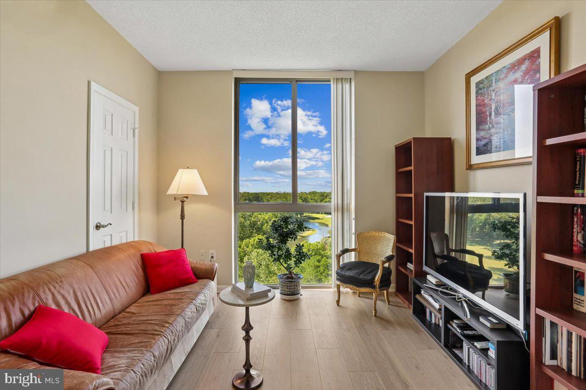 LEISURE WORLD - Residential