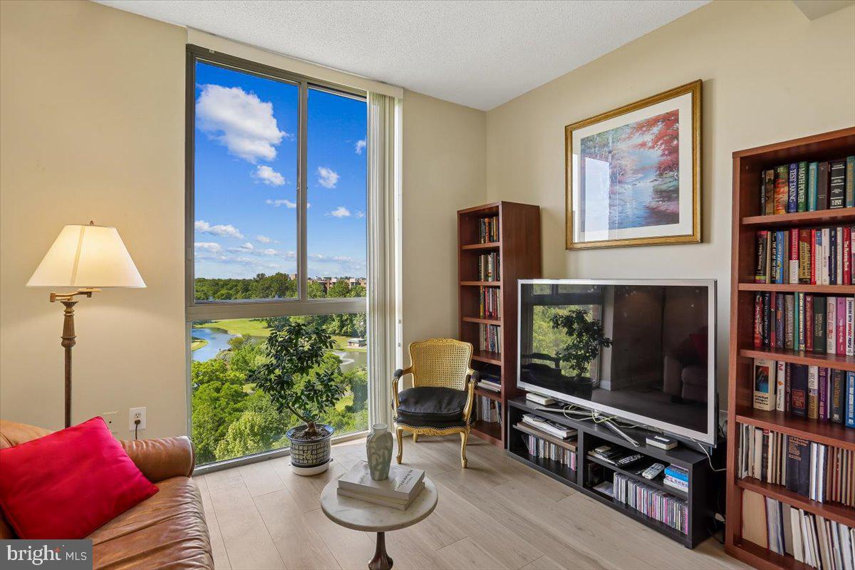 LEISURE WORLD - Residential