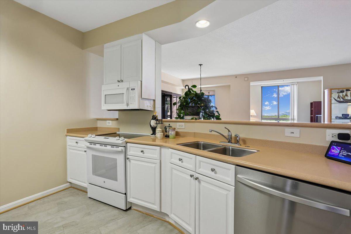 LEISURE WORLD - Residential