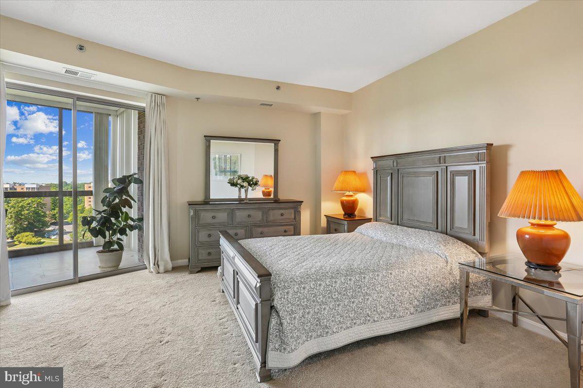 LEISURE WORLD - Residential